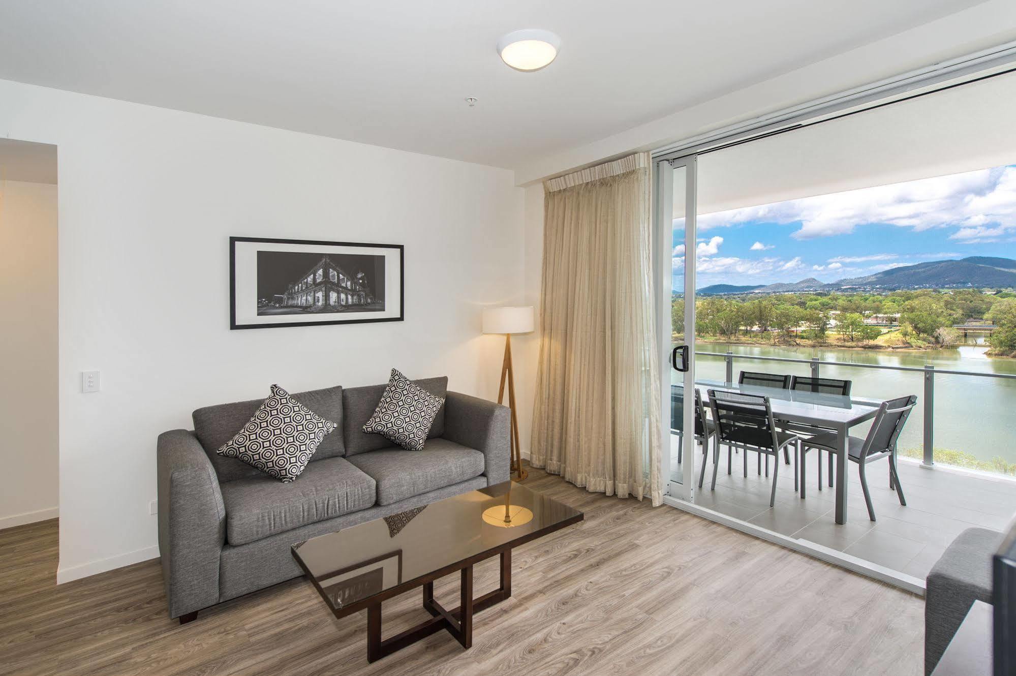 Empire Apartment Hotel Rockhampton Esterno foto